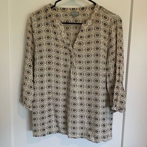 Lightweight V Neck Top! Size Medium